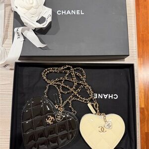 CHANEL Heart Patent Calfskin Resin Quilted CC Clutch With Chain Black